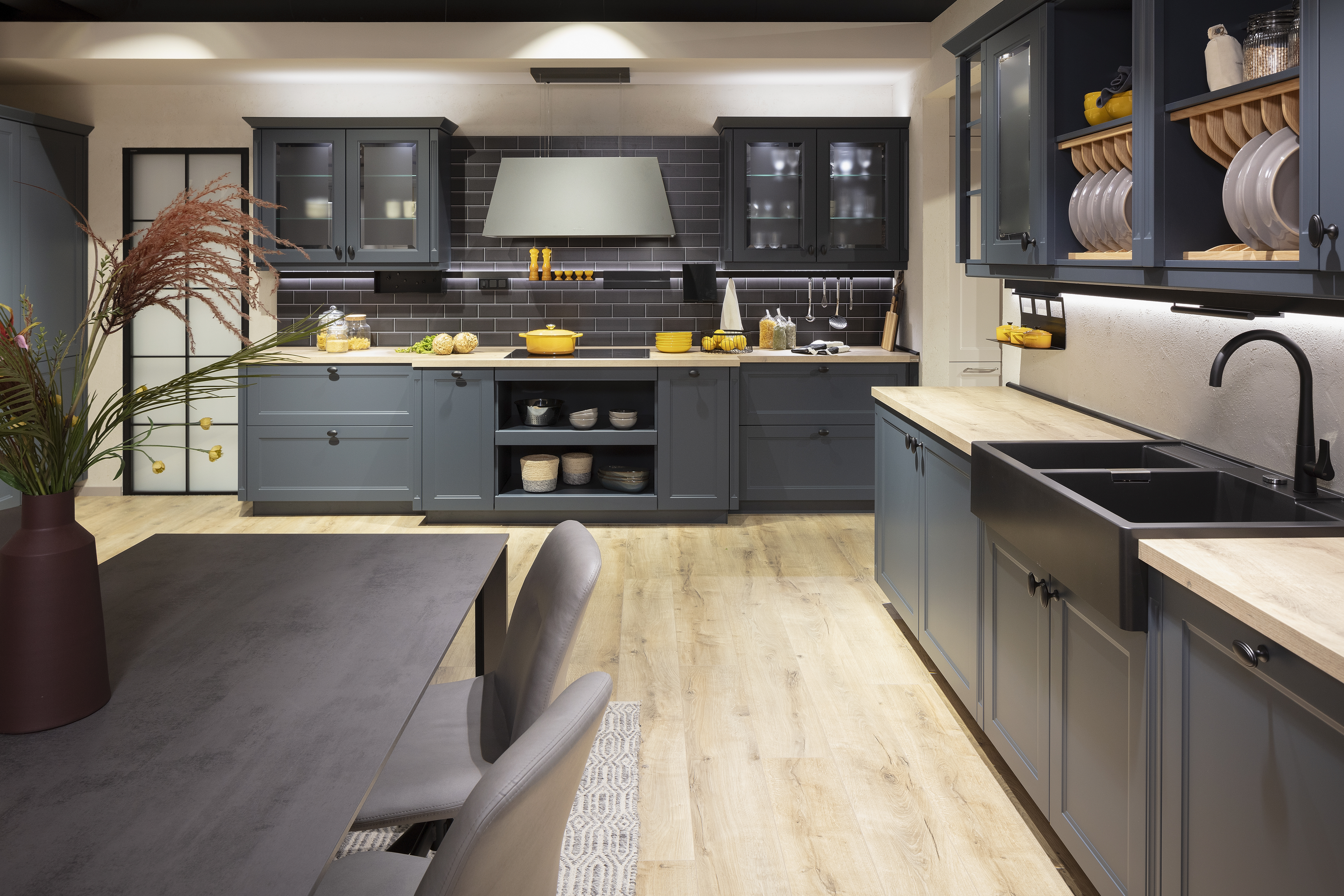 NOBILIA Landhausküche Fjordblau Gesamtschuss