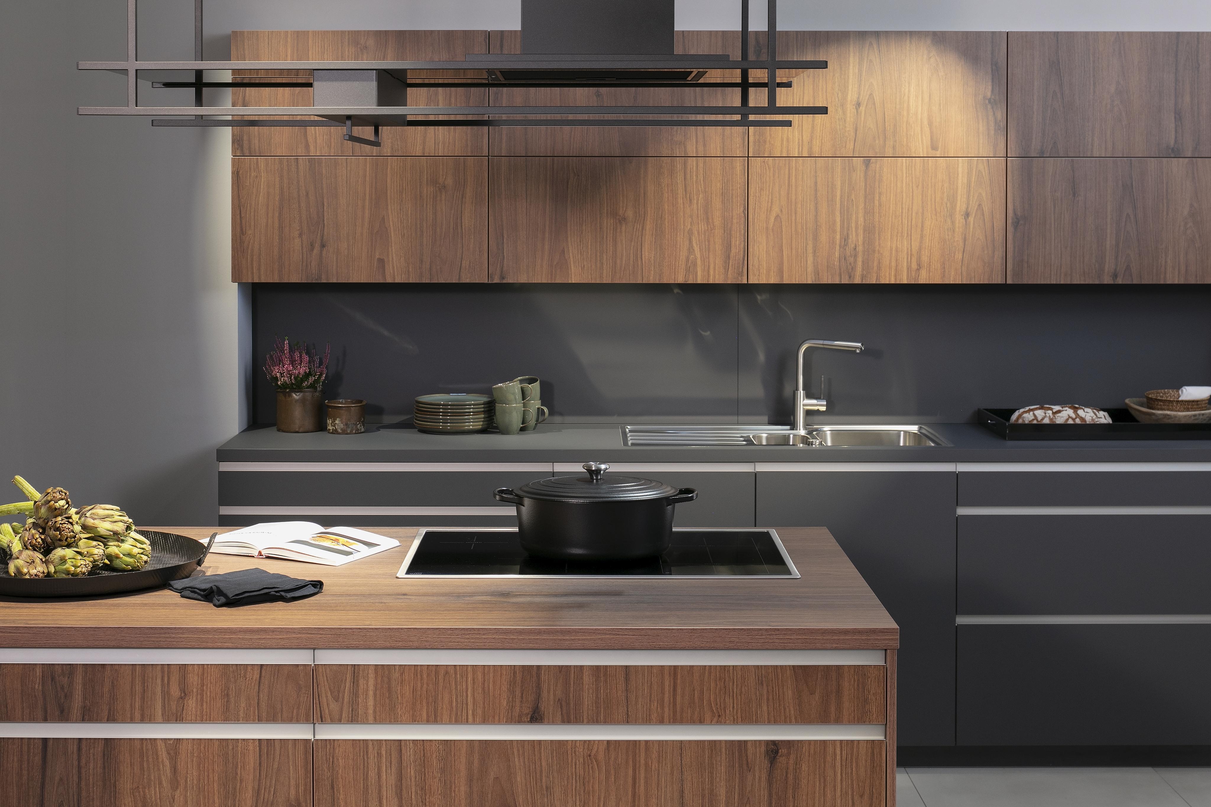 Häcker-Küche_Nussbaum-Dekor