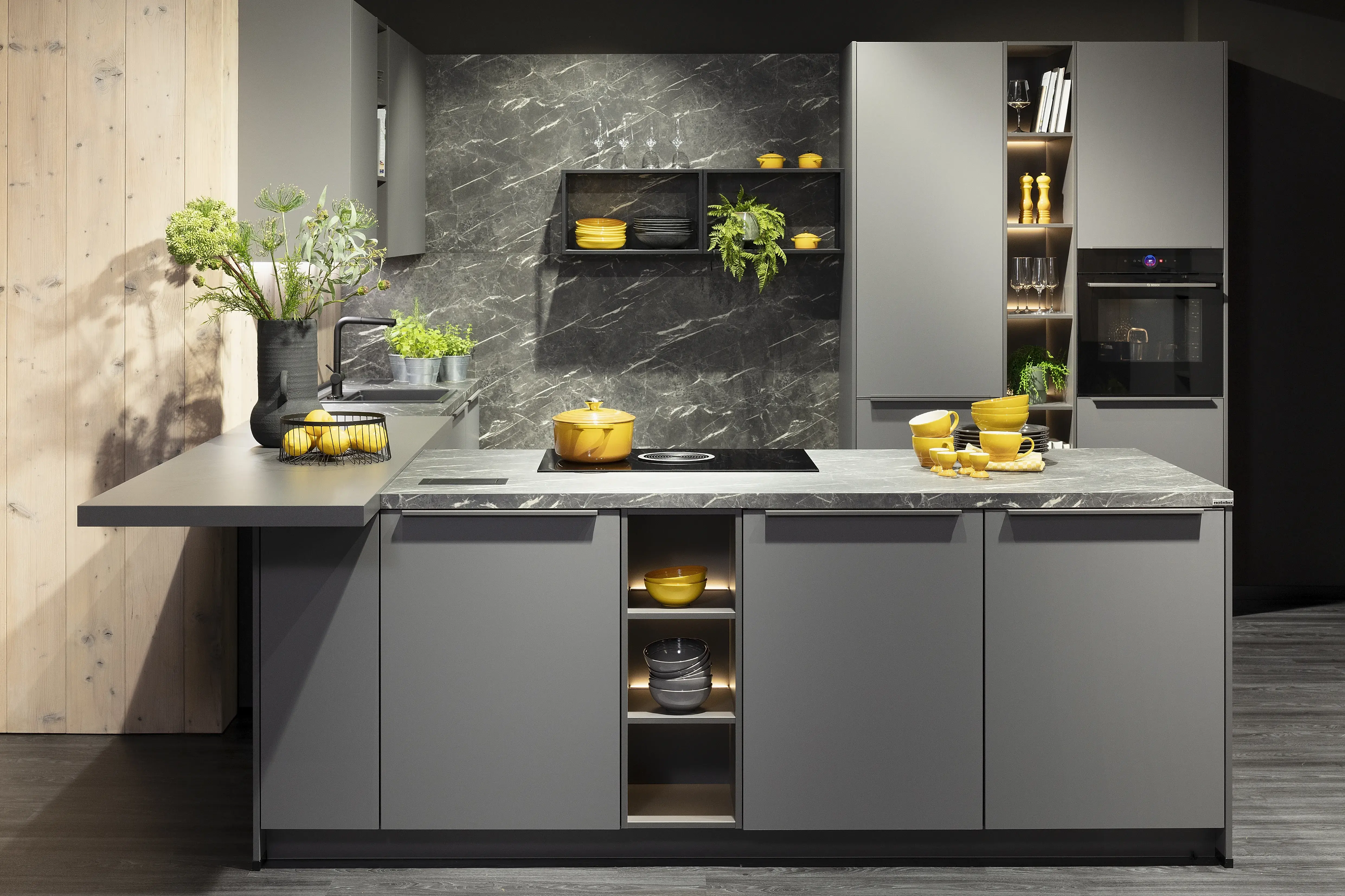 Nobilia Küche Schiefergrau-Mattlack mit Marmordekor frontal